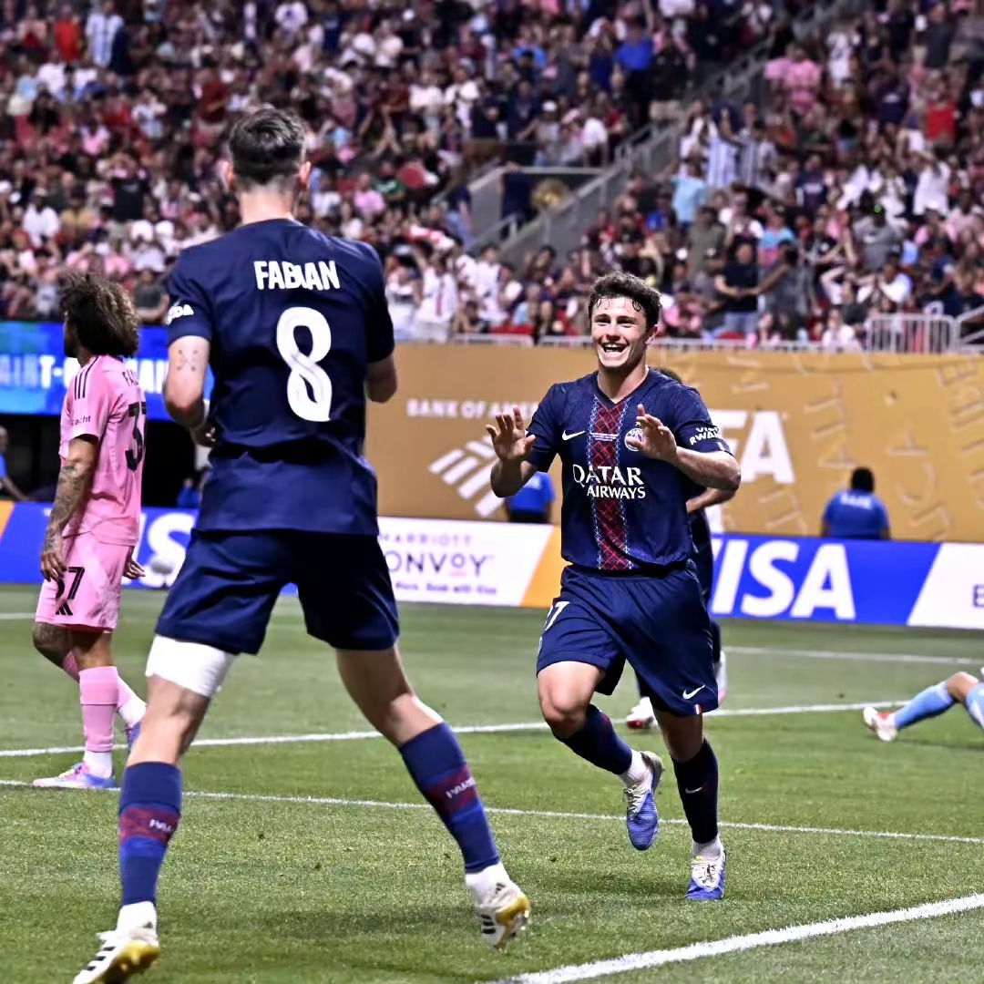 星空体育 China包含清晨葡超焦点战，拜仁慕尼黑扳平良机，气氛紧张，阵容厚度经受考验的词条