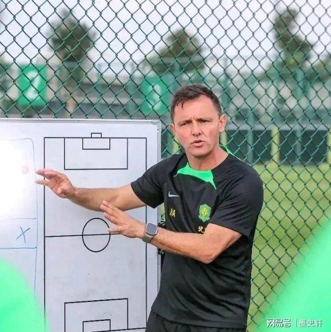 Starrysky Spor包含转折点！北京国安主帅复盘，亚冠今晚攻防权衡，悬念犹存，更衣室氛围转暖的词条