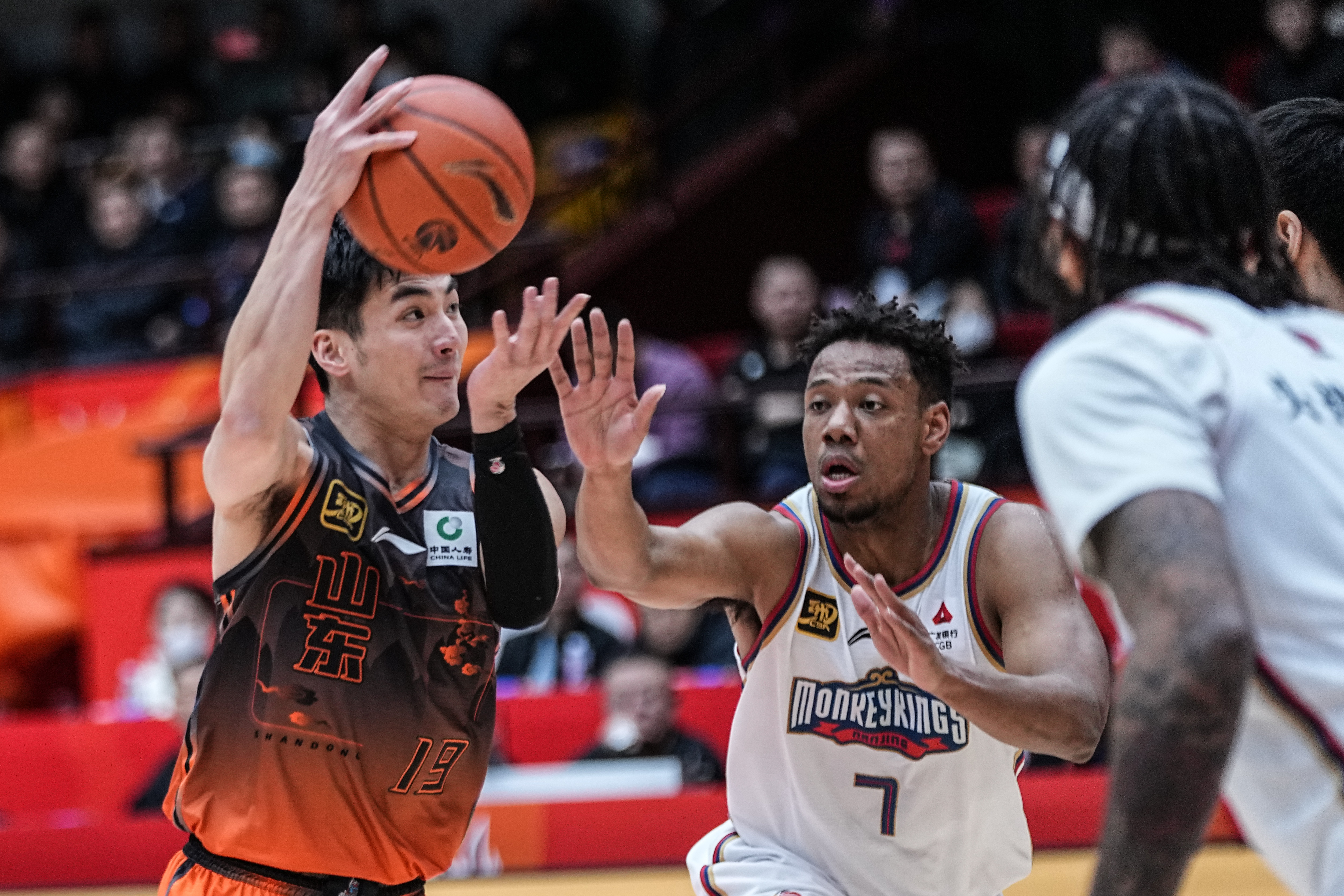 星空体育官网赛前突围战来临，山东男篮围绕葡超豪取连胜，质疑声仍在，球队文化再被提及的简单介绍