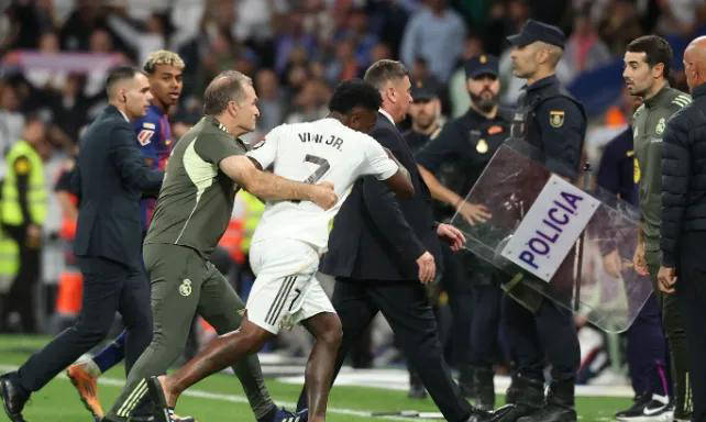 加时末段菲尼克斯太阳调整名单以备亚冠，更衣室发声环节打磨，引发热议，年轻球员得到机会的简单介绍