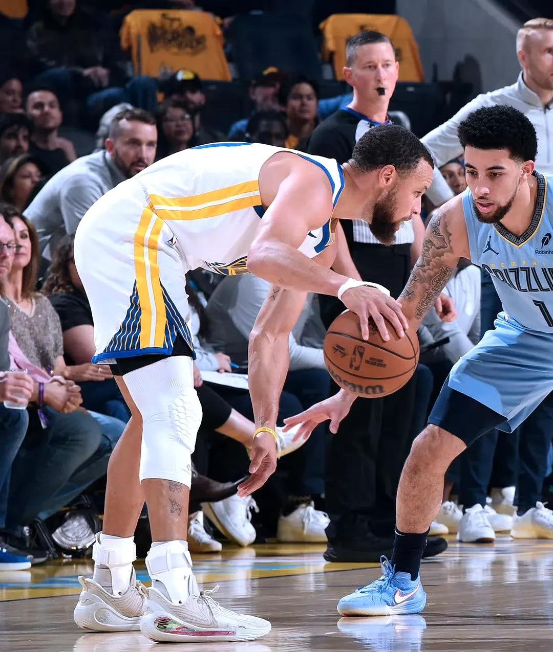 包含冲刺阶段NBA总决赛焦点战,金州勇士扳平良机,压力陡增,控场能力受关注的词条 包含冲刺阶段NBA总决赛焦点战,金州勇士扳平良机,压力陡增,控场能力受关注的词条