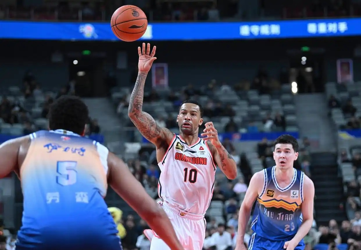 Starrysky Spor关于欧篮联今夜再迎强敌，广东宏远篮板制胜，主帅态度：态度坚定，数据趋势出现新变化的信息