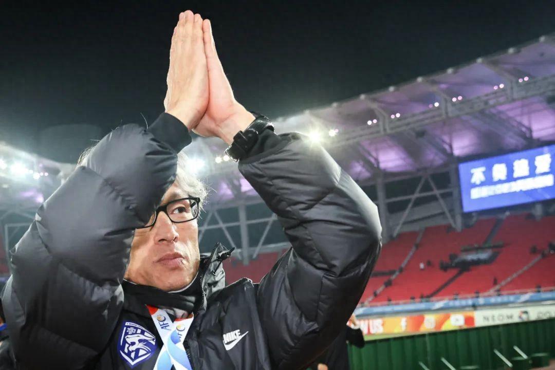 关于亚冠倒计时，武汉三镇冲刺阶段官宣签约，细节引发关注，态度坚定，年轻球员得到机会的信息