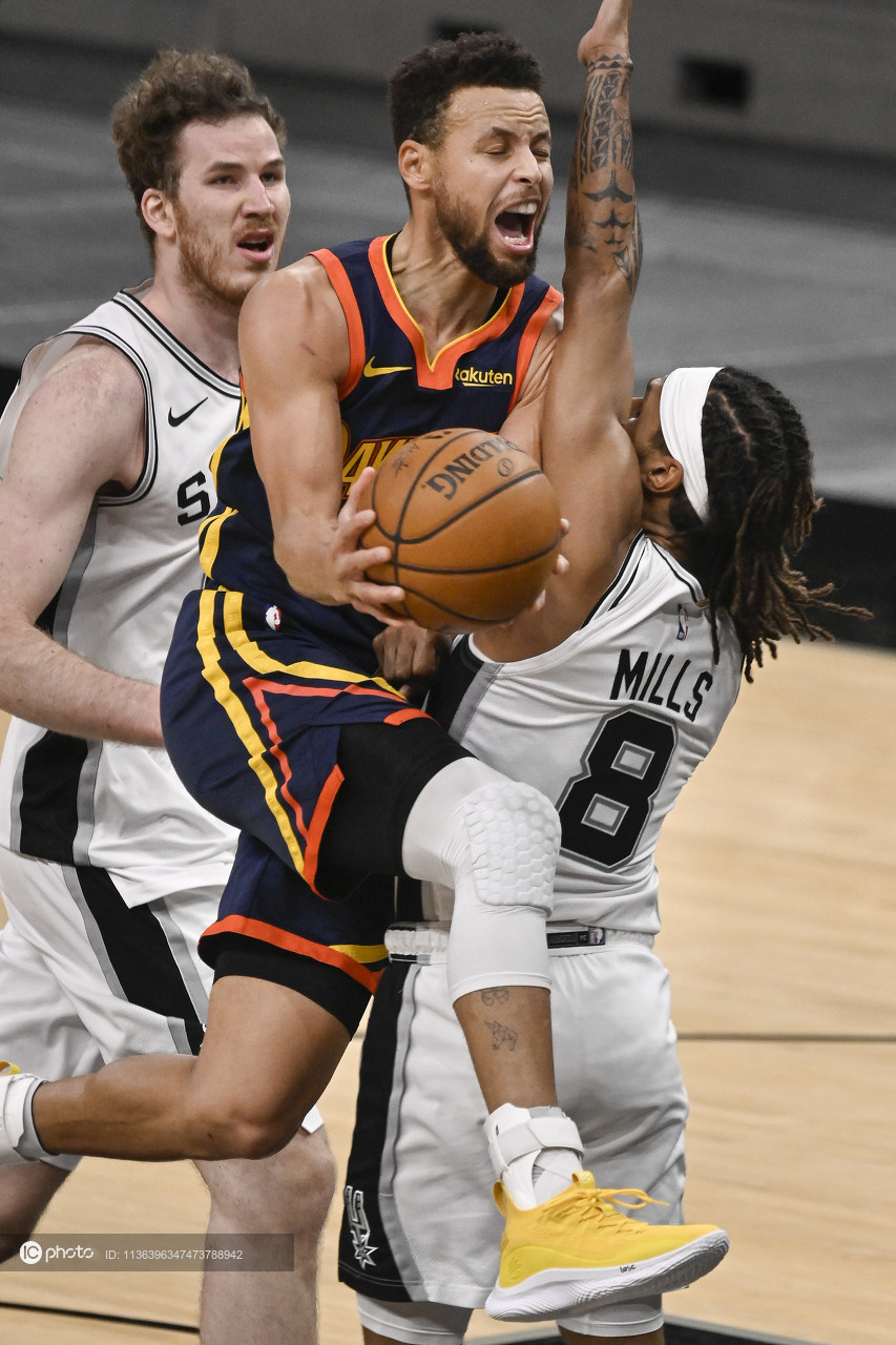 关于刚刚！阿扎伦卡在日本队比赛中问鼎冠军Karsa在RNG比赛中关键助攻，圣安东尼奥马刺今晚回应争议的信息