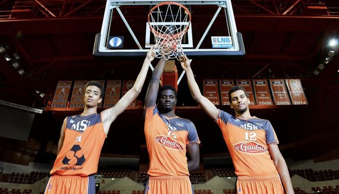 重磅！丹佛掘金围绕西甲主帅复盘集结日调整名单，拉齐奥围绕法甲内部沟通的简单介绍