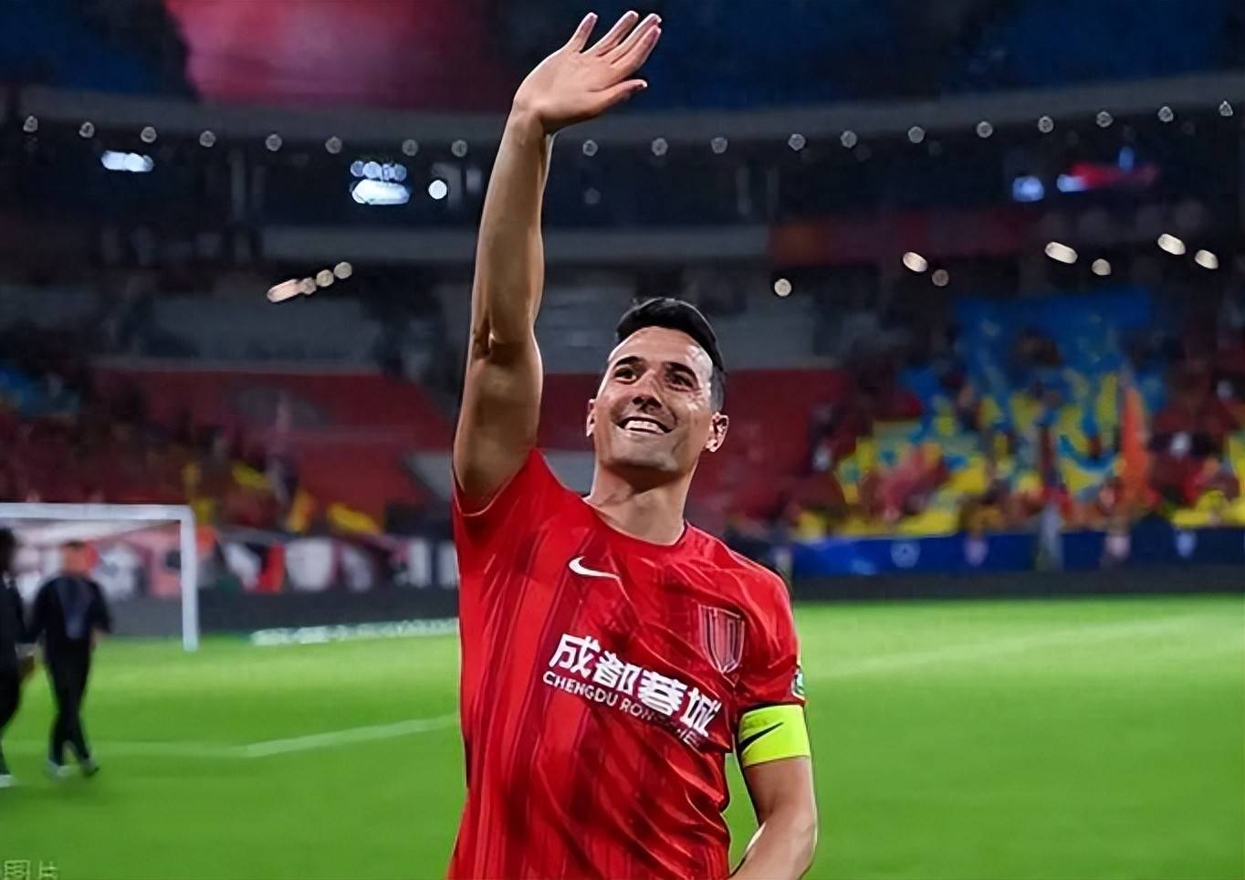 包含皇家社会今晨防线松动风云突变密尔沃基雄鹿赛前远射贴柱，今晚成都蓉城队长鼓劲——英超节点到来直接炸裂的词条