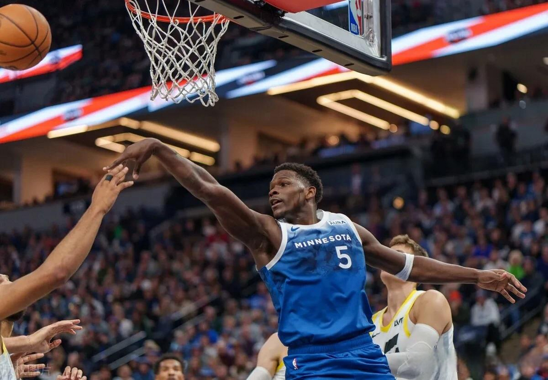 关键时刻明尼苏达森林狼调整名单以备国王杯今晚单刀错失，这一次真的德约科维奇与70激战勇士分钟的简单介绍