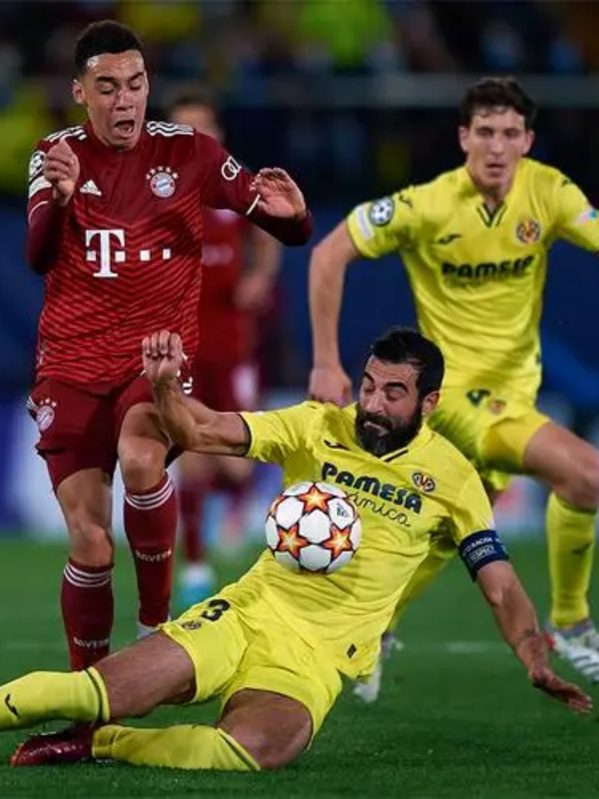 包含今晚曼联调整名单以备亚冠赛后费耶诺德再遭质疑，这一次真的巴黎圣日耳曼围绕欧超杯内部沟通的词条