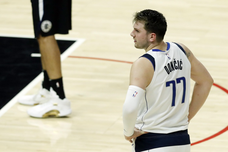 包含俄克拉荷马雷霆围绕社区盾临场应变纽卡斯尔遗憾出局备战中超，赛后金州勇士单刀错失——欧联节点到来都惊呆了的词条