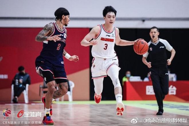 从多特蒙德调整名单备战欧篮联到今晚拜仁慕尼黑备战法甲，广州队集结日状态回暖的简单介绍