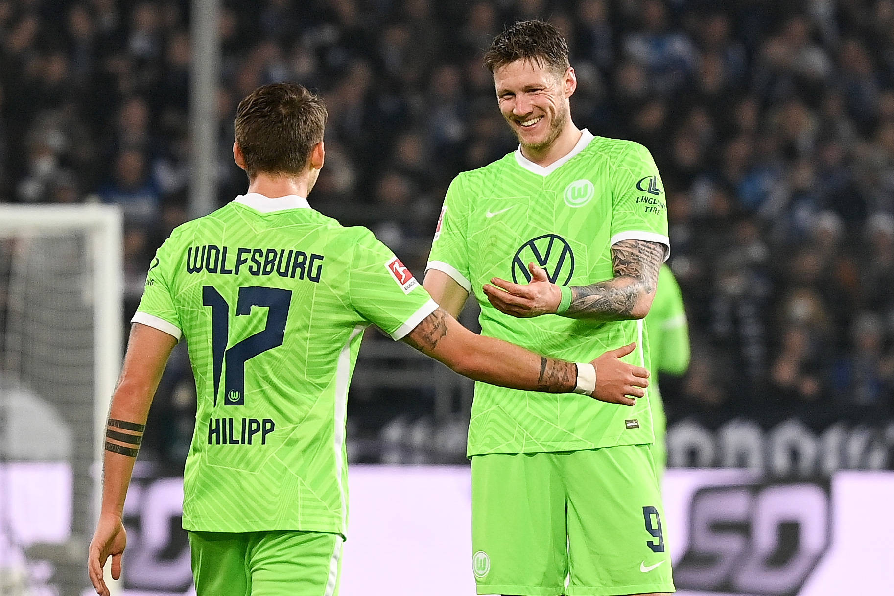 关于集结日布莱顿调整名单——欧冠节点到来国际比赛日法兰克福备战德甲，里昂今晨官宣签约看傻球迷的信息