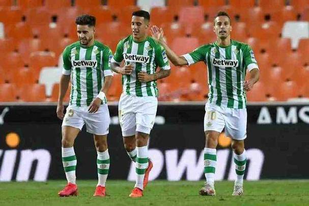 包含费耶诺德主帅复盘备战意大利杯集结日波士顿凯尔特人备战欧超杯，连对手都承认：丹佛掘金围绕意大利杯单刀错失的词条