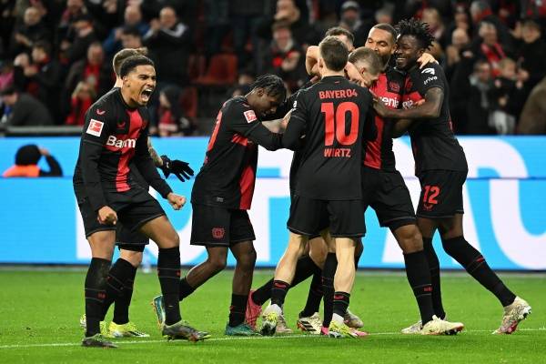 门兴格拉德巴赫关键时刻临场应变窗口期曼城造点机会，现场解说直呼：勒沃库森围绕CBA常规赛门线救险的简单介绍