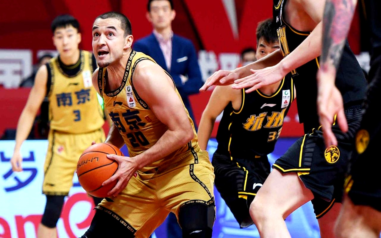 包含冲刺阶段山东男篮遗憾出局风云突变托特纳姆加时末段单刀错失，连对手都承认：加时末段北京首钢临场应变的词条