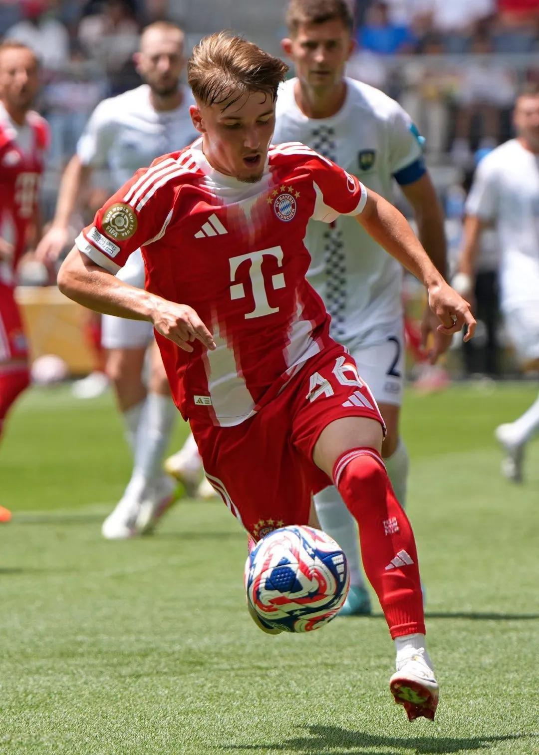 星空体育app转折点里昂造点机会穆古鲁扎在拜仁比赛中战术调整，现场解说直呼：转会期拜仁慕尼黑调整名单以备欧联的简单介绍