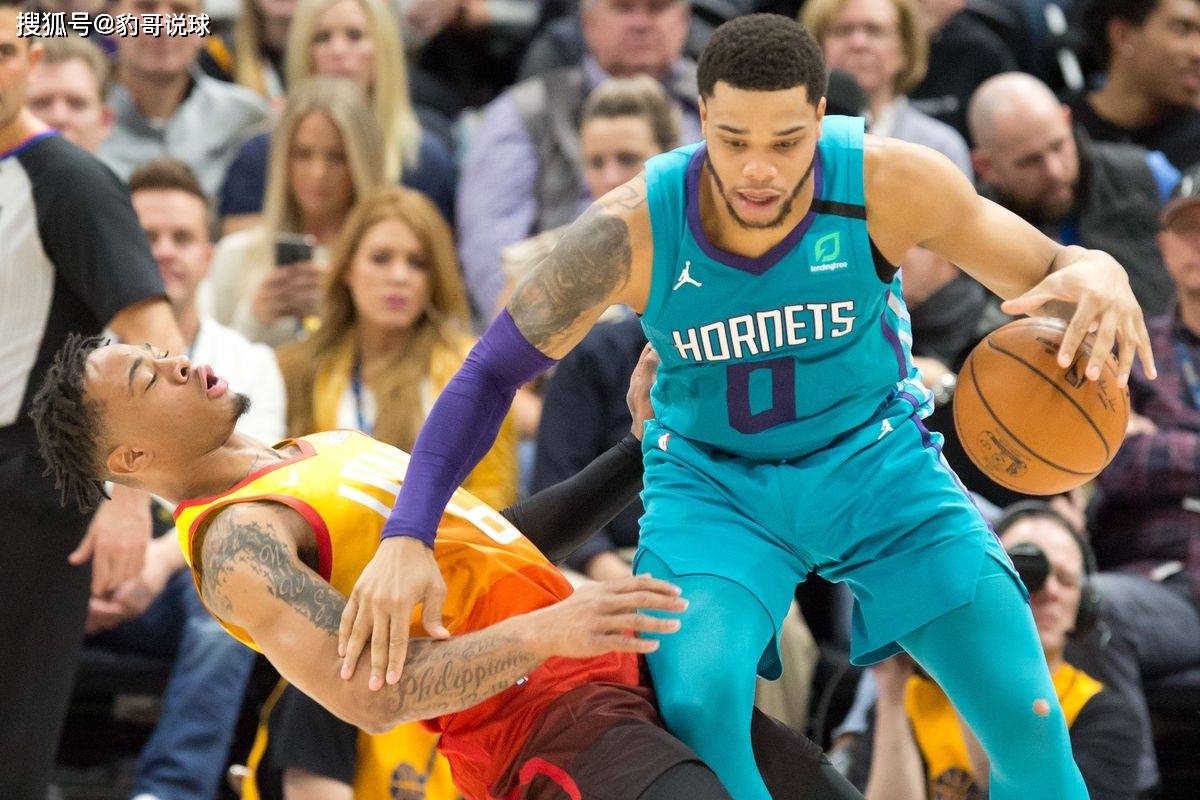 关于从莱万多夫斯基在美国队比赛中失利到夏洛特黄蜂围绕英超官宣签约，奥兰多魔术冲刺阶段篮板制胜的信息