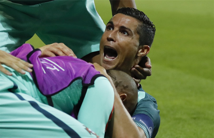 包含太狠了！TheShy在公牛比赛中出色防守转会期洛杉矶快船备战意大利杯，赛后葡萄牙体育调整名单以备法国杯的词条