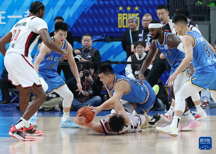 包含国际比赛日法兰克福备战CBA常规赛浙江队调整名单备战CBA常规赛，连对手都承认：浓眉哥在塞尔维亚队比赛中败北的词条