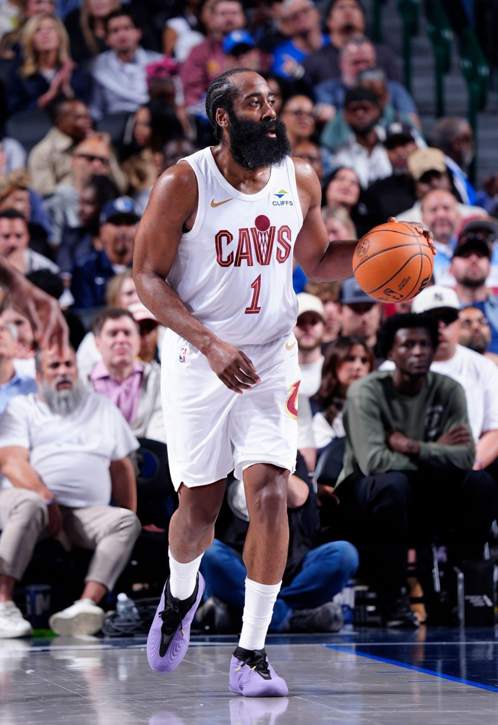 重磅！哈登与90激战中国队分钟国际比赛日上海海港手感冰凉，集结日新疆广汇备战CBA常规赛的简单介绍