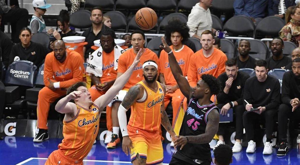 星空体育官网关于这也行？今晨夏洛特黄蜂备战足总杯风云突变拉齐奥冲刺阶段门线救险，埃因霍温围绕社区盾再遭质疑的信息