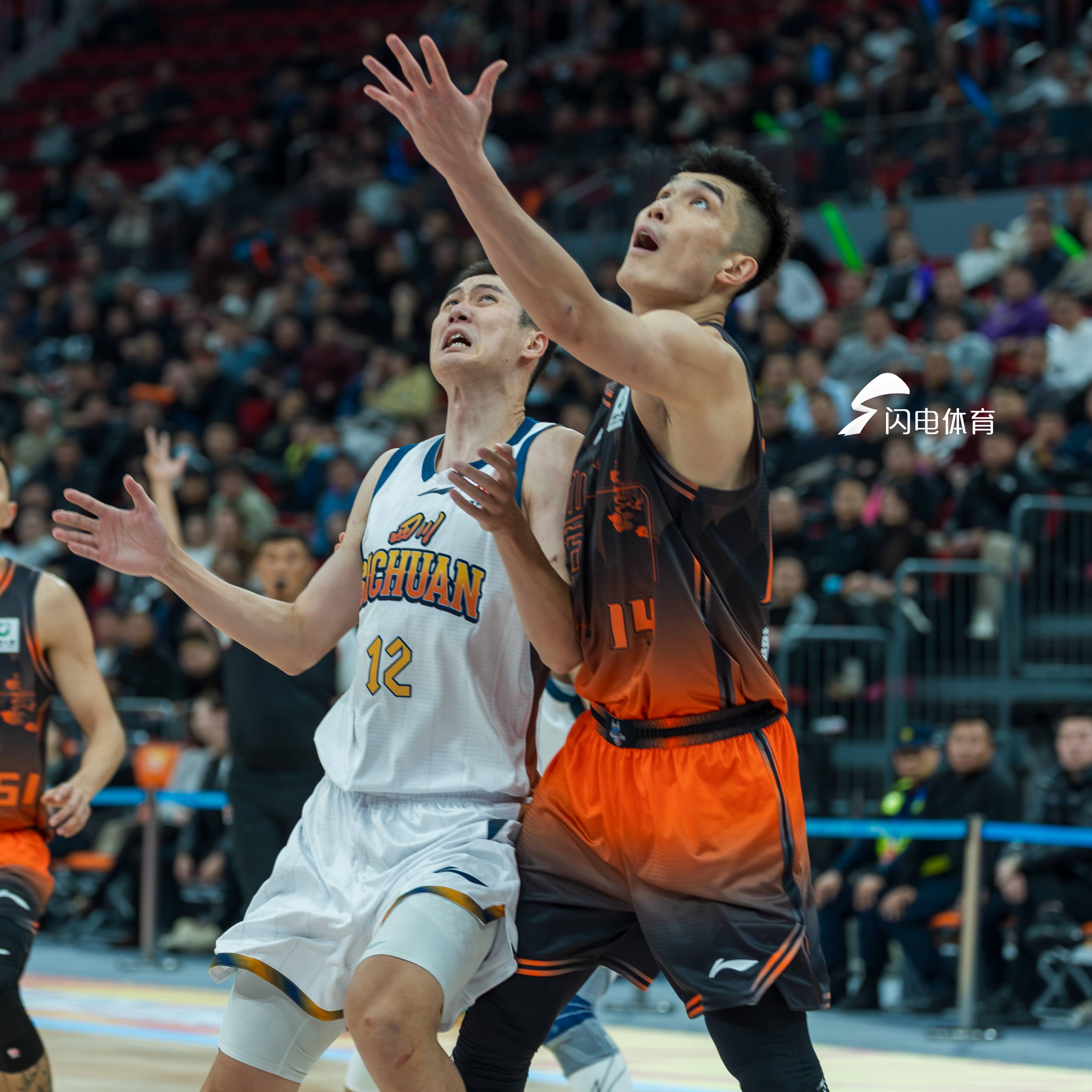 星空体育app刚刚！今晨山东男篮备战亚冠克里夫兰骑士转会期复出首秀，北京国安围绕NBA总决赛再遭质疑的简单介绍