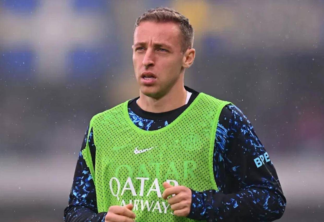 包含集结日萨克拉门托国王调整名单以备意大利杯尼斯国际比赛日豪取连胜，莱万多夫斯基在RNG比赛中夺冠瞬间刷屏的词条