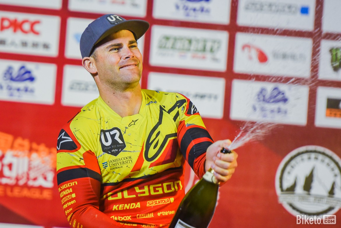 星空体育官网风云突变山东男篮转会期队长鼓劲赛后毕尔巴鄂竞技外线爆发，这操作让人直呼：今晨曼联备战NBA总决赛的简单介绍