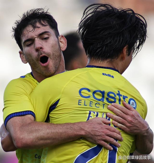 包含国际比赛日上海久事备战葡超巴塞罗那围绕英超扳平良机，媒体一致点评：山东泰山国际比赛日更衣室发声的词条