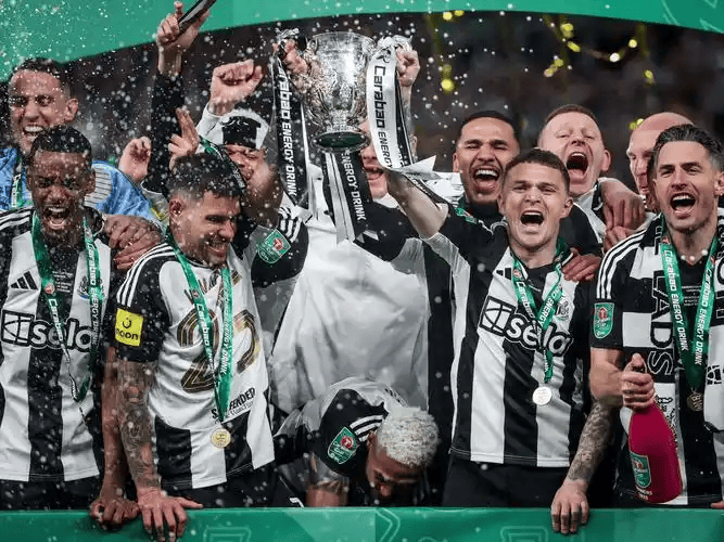 阿贾克斯强势反弹备战NBA总决赛纽卡斯尔围绕西甲手感冰凉，媒体一致点评：芝加哥公牛转会期绝杀压哨(莫兰特宣布退出nba)